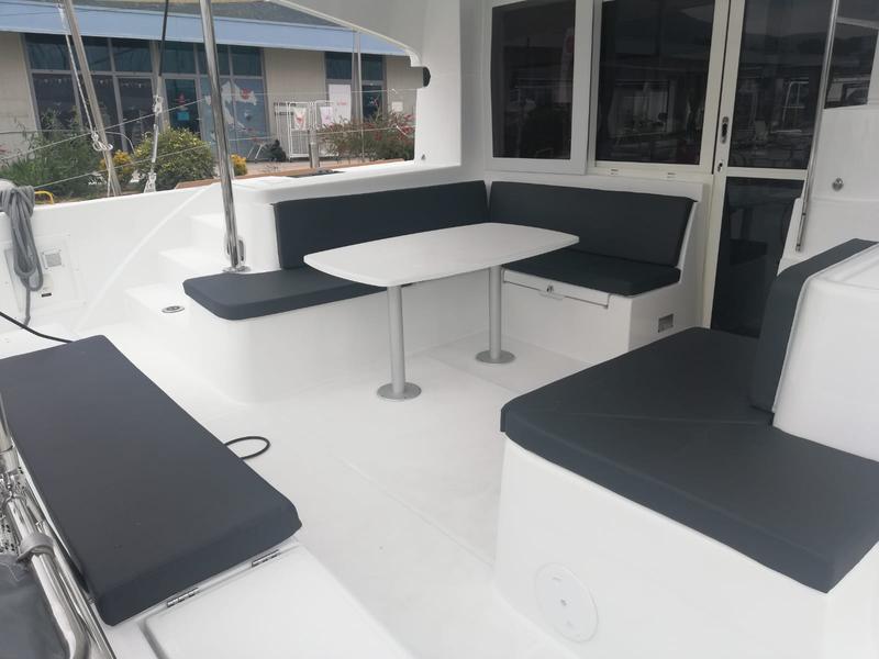 Book yachts online - catamaran - Lagoon 40 - Adriana - rent