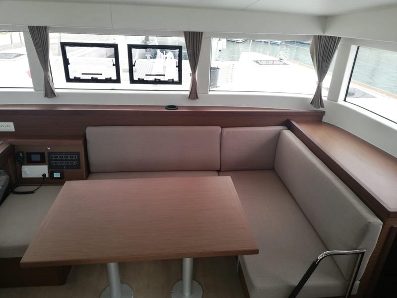 Book yachts online - catamaran - Lagoon 40 - Adriana - rent