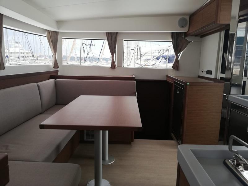 Book yachts online - catamaran - Lagoon 40 - Adriana - rent