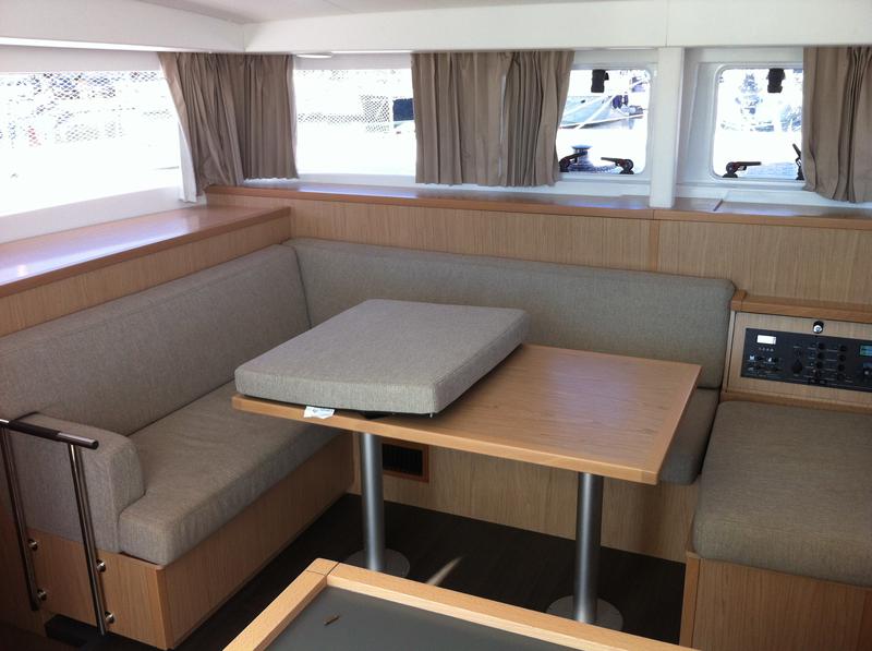 Book yachts online - catamaran - Lagoon 400 S2 - Evelina - rent