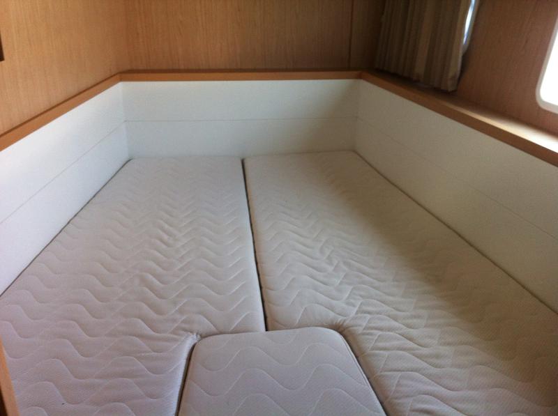 Book yachts online - catamaran - Lagoon 400 S2 - Evelina - rent