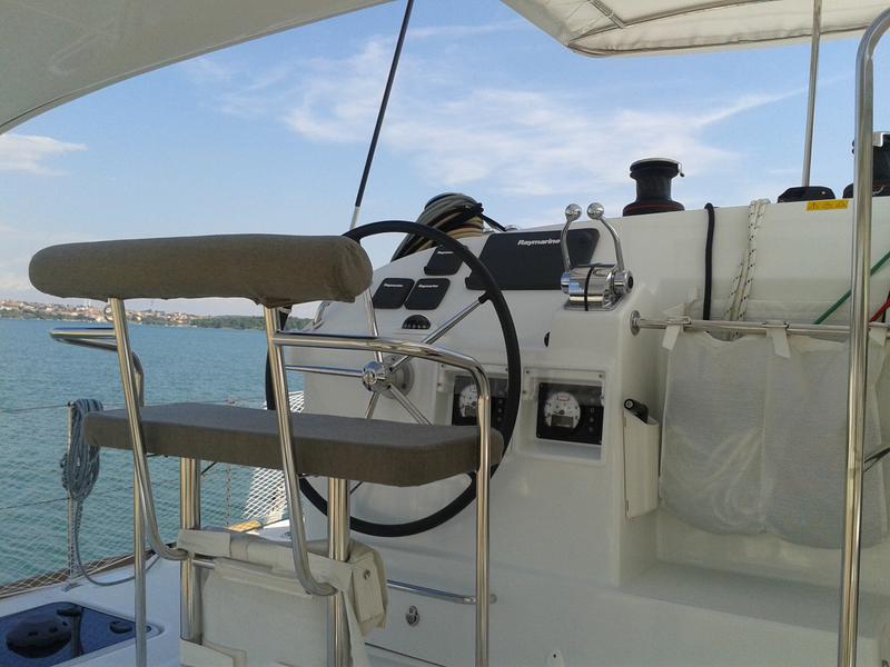 Book yachts online - catamaran - Lagoon 400 S2 - Evelina - rent