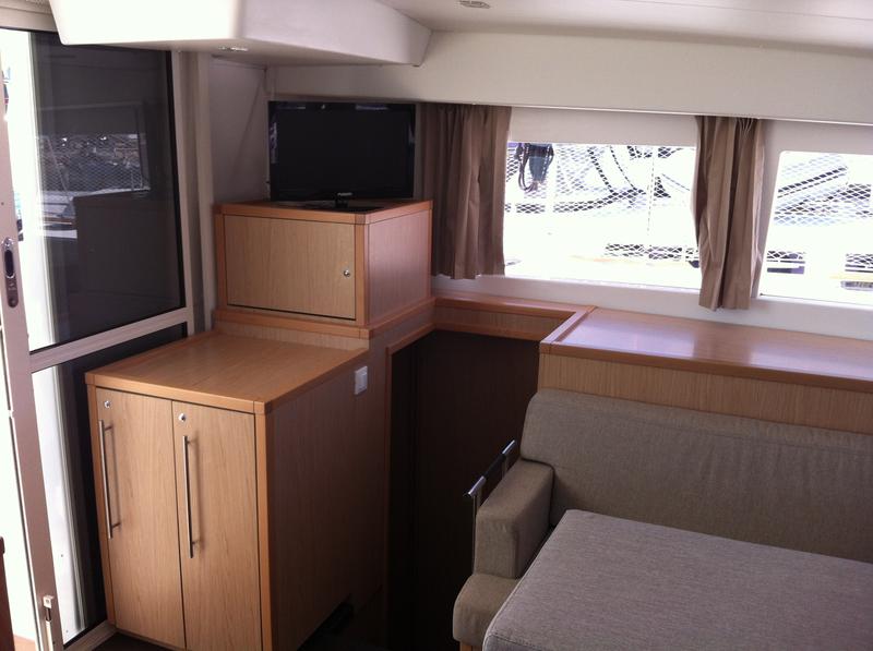 Book yachts online - catamaran - Lagoon 400 S2 - Evelina - rent