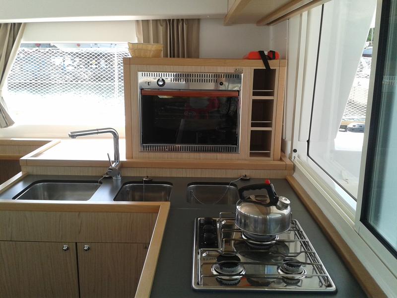 Book yachts online - catamaran - Lagoon 400 S2 - Sveti Vlaho - rent