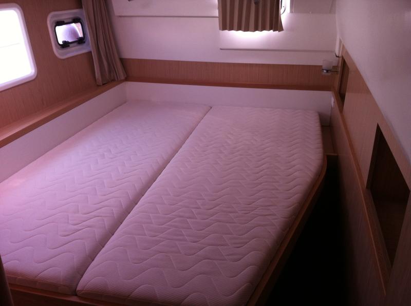 Book yachts online - catamaran - Lagoon 400 S2 - Sveti Vlaho - rent