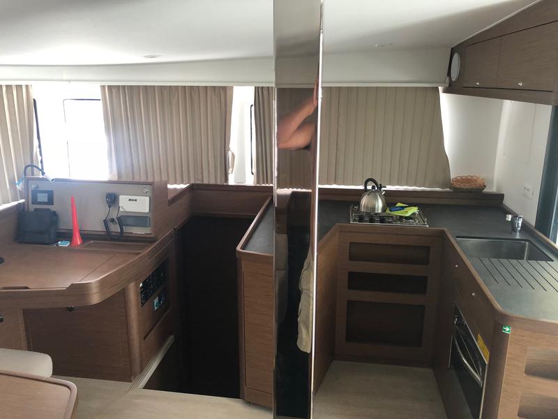 Book yachts online - catamaran - Lagoon 42 - Aura - rent