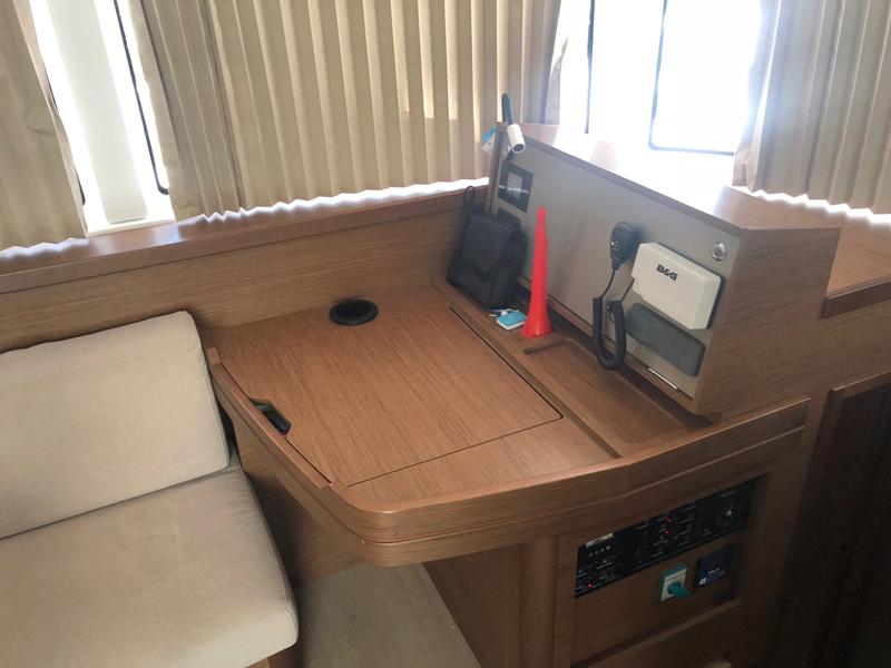 Book yachts online - catamaran - Lagoon 42 - Aura - rent