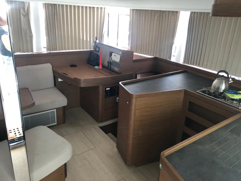 Book yachts online - catamaran - Lagoon 42 - Aura - rent