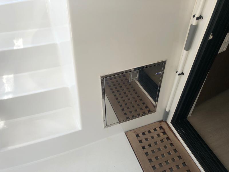 Book yachts online - catamaran - Lagoon 42 - Aura - rent