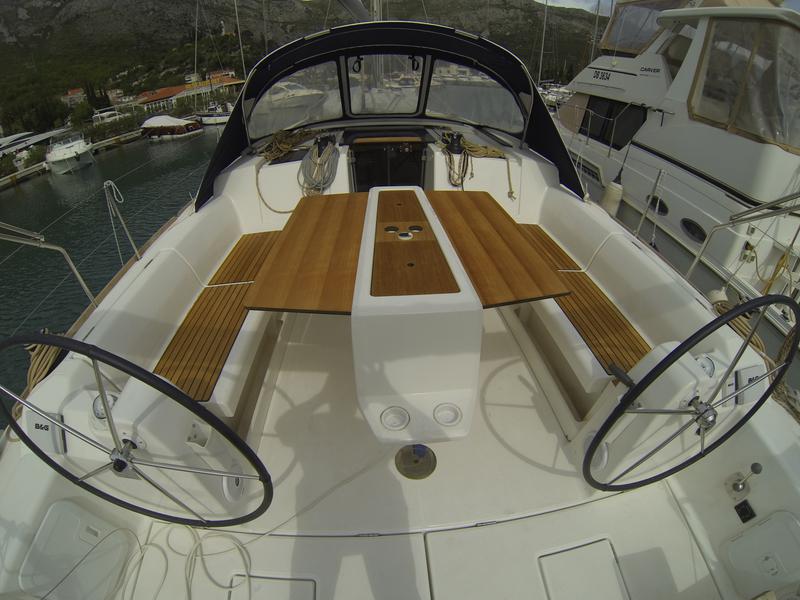 Book yachts online - sailboat - Dufour 410 Grand Large - Dolin - rent