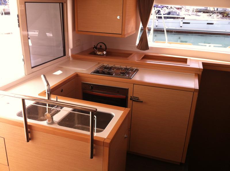 Book yachts online - catamaran - Lagoon 450 - Bevanda - rent