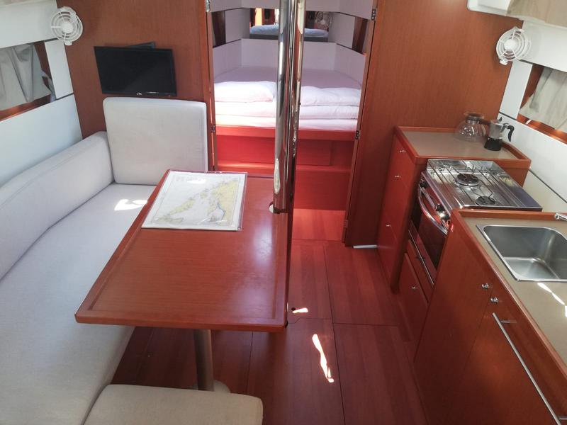 Book yachts online - sailboat - Oceanis 38.1 - Mirta - rent