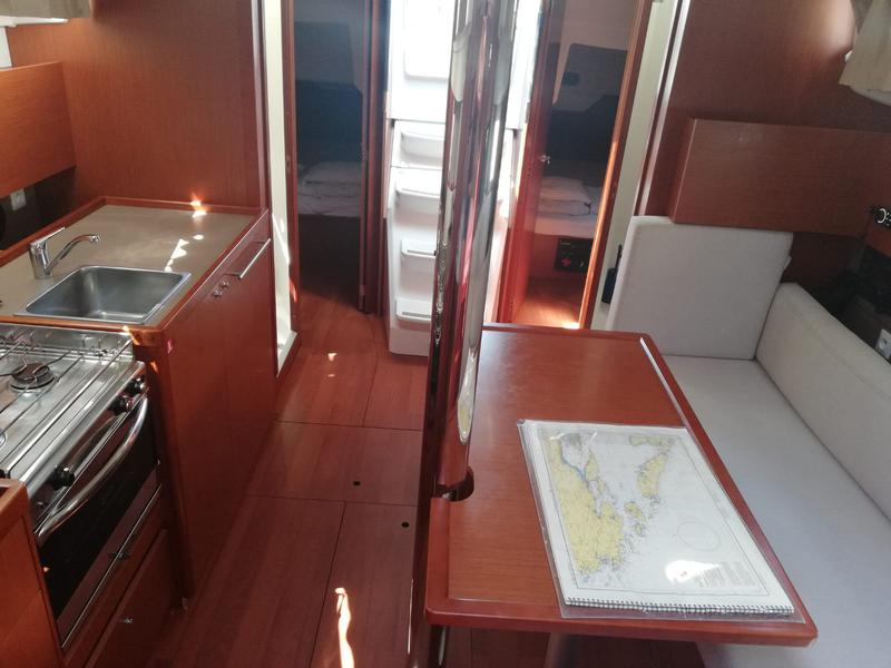 Book yachts online - sailboat - Oceanis 38.1 - Mirta - rent