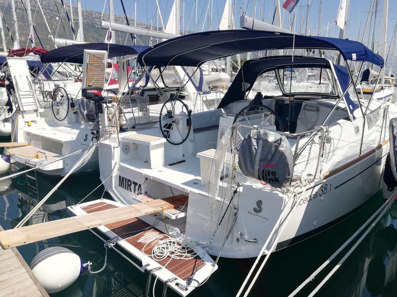 Book yachts online - sailboat - Oceanis 38.1 - Mirta - rent