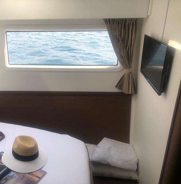 Book yachts online - catamaran - Lagoon 42 - Aura (skippered) - rent