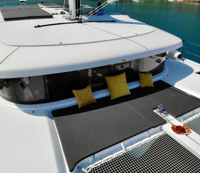 Book yachts online - catamaran - Lagoon 42 - Aura (skippered) - rent