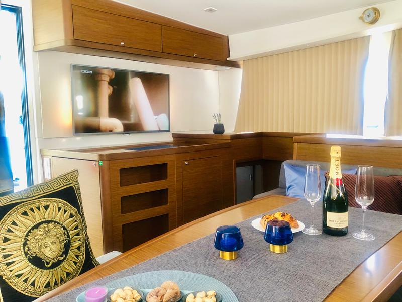 Book yachts online - catamaran - Lagoon 42 - Aura (skippered) - rent