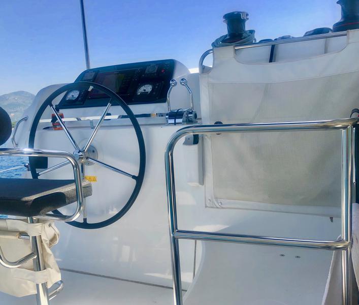 Book yachts online - catamaran - Lagoon 42 - Aura (skippered) - rent