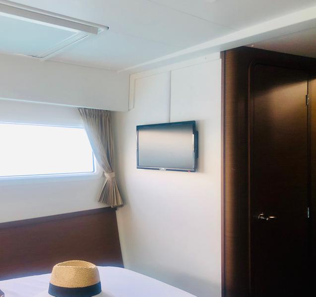 Book yachts online - catamaran - Lagoon 42 - Aura (skippered) - rent