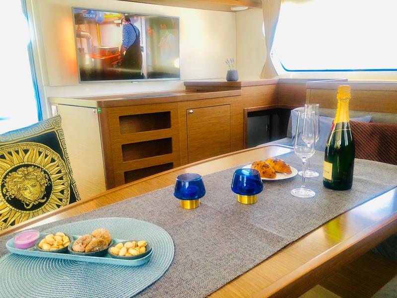 Book yachts online - catamaran - Lagoon 42 - Aura (skippered) - rent