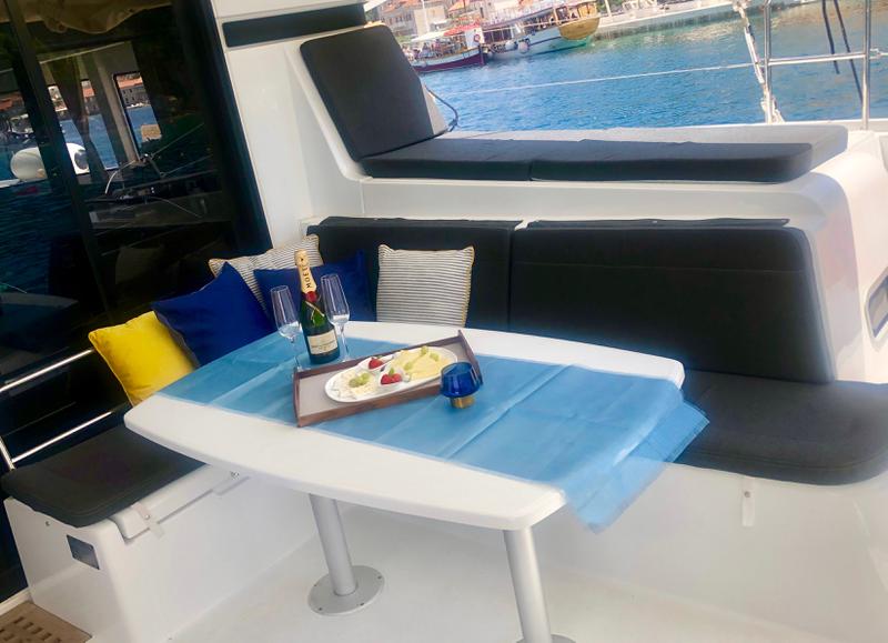 Book yachts online - catamaran - Lagoon 42 - Aura (skippered) - rent