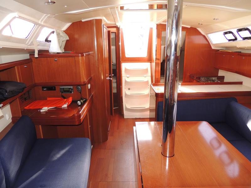 Book yachts online - sailboat - Oceanis 37 - Serena - rent