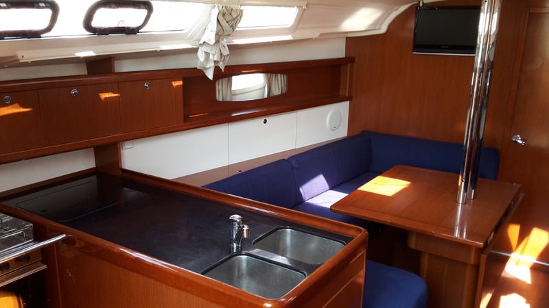 Book yachts online - sailboat - Oceanis 37 - Serena - rent