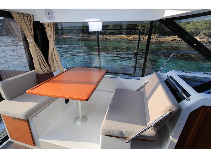 Book yachts online - motorboat - Jeanneau Merry Fisher 895 - Jeanneau Merry Fisher 895 - rent