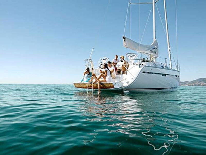 Book yachts online - sailboat - Bavaria 46 - Captain John - rent