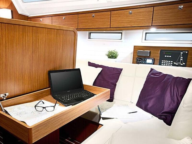 Book yachts online - sailboat - Bavaria 46 - Captain John - rent