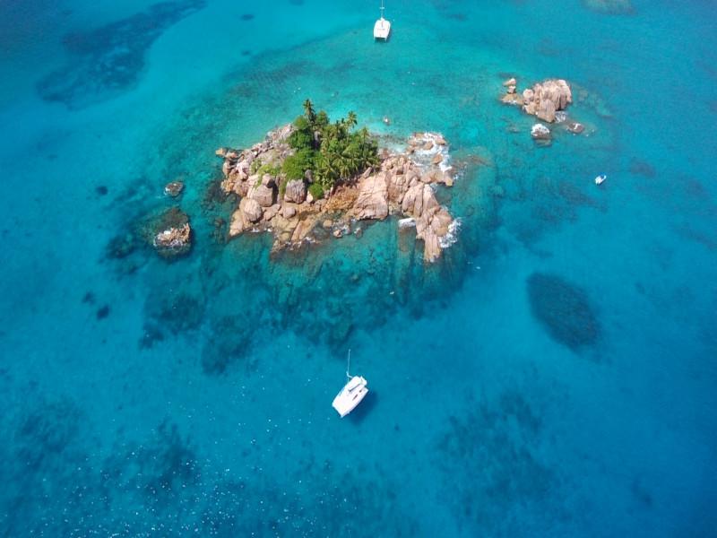 Book yachts online - catamaran - Lagoon 380 - Magikal - rent