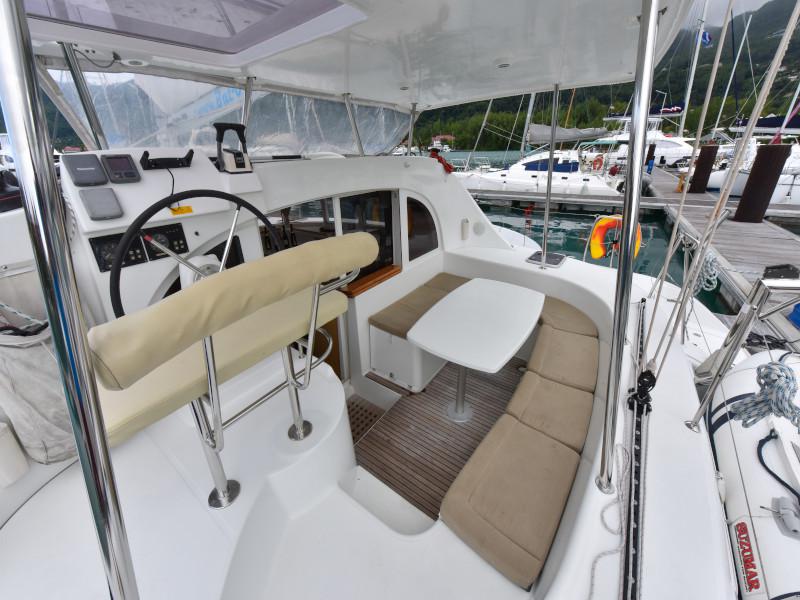 Book yachts online - catamaran - Lagoon 380 - Magikal - rent