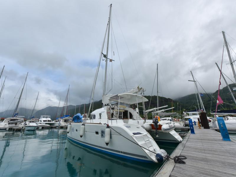 Book yachts online - catamaran - Lagoon 380 - Magikal - rent