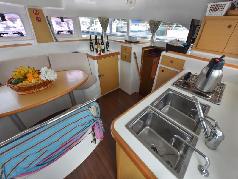 Book yachts online - catamaran - Lagoon 380 - Magikal - rent
