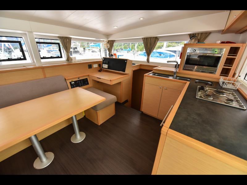 Book yachts online - catamaran - Lagoon 400 - Emilio - rent