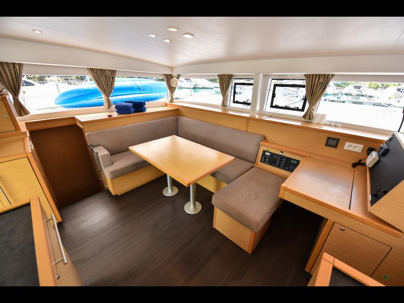 Book yachts online - catamaran - Lagoon 400 - Emilio - rent