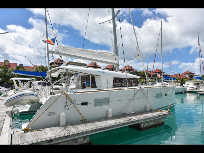 Book yachts online - catamaran - Lagoon 400 - Emilio - rent