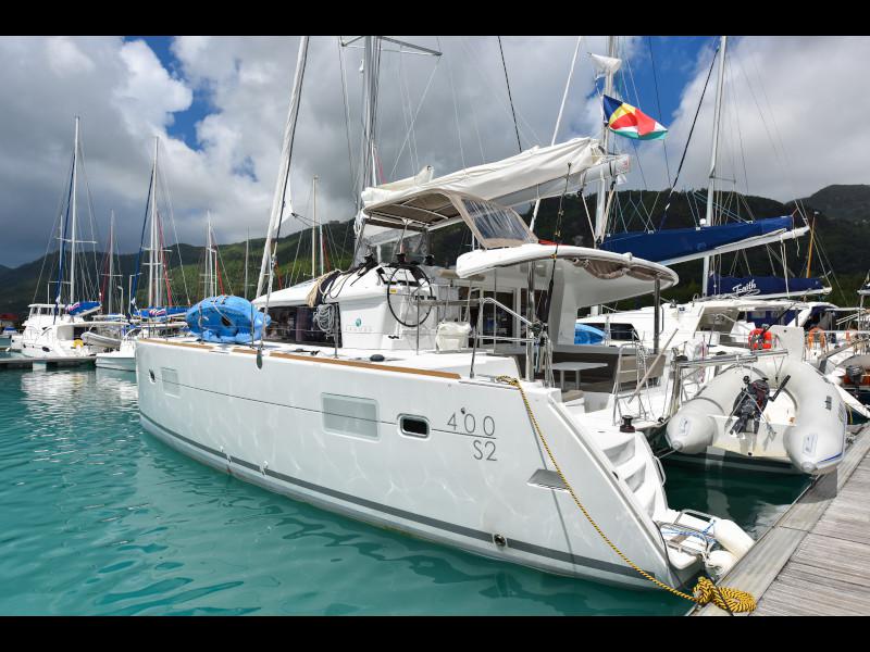 Book yachts online - catamaran - Lagoon 400 - Emilio - rent