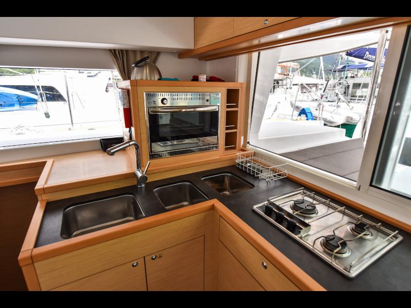 Book yachts online - catamaran - Lagoon 400 - Emilio - rent