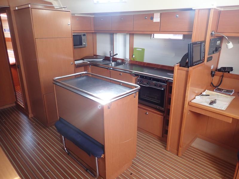 Book yachts online - sailboat - Bavaria 55 BT '12 - Vivaldi - rent