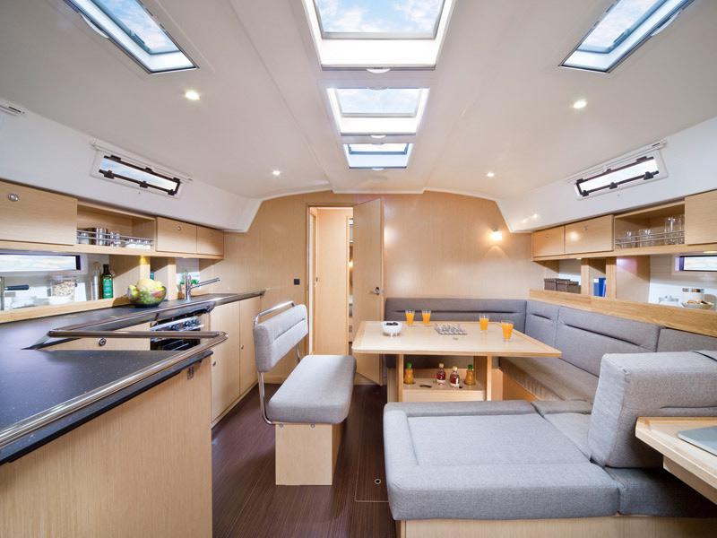 Book yachts online - sailboat - Bavaria 45 BT '11 - Presto I - rent