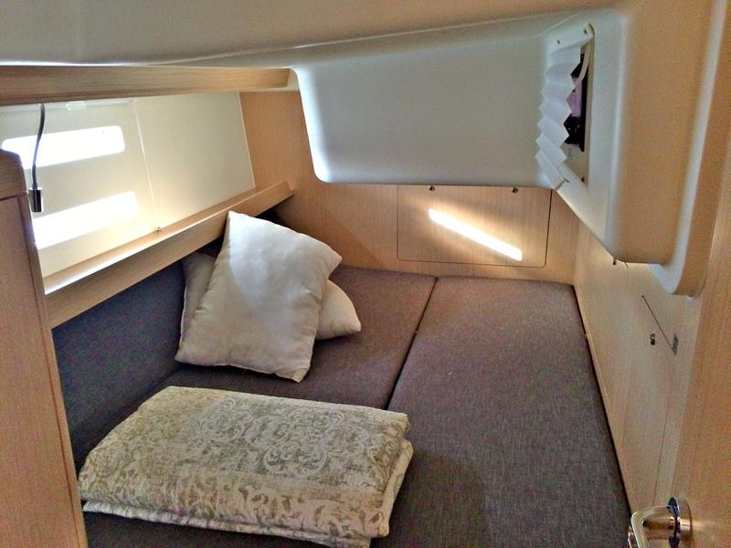 Book yachts online - sailboat - Azuree 41 - Calima - rent