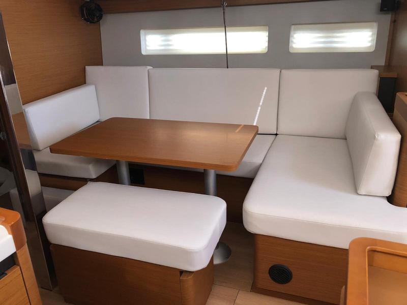 Book yachts online - sailboat - Sun Odyssey 440 - Sail Dance - rent