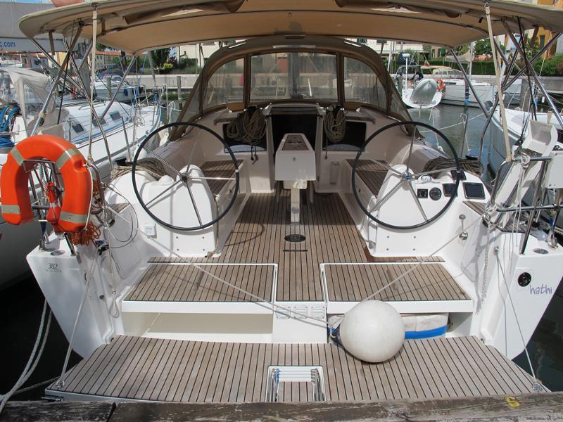 Book yachts online - sailboat - Dufour 382 GL - D 382 GL - rent