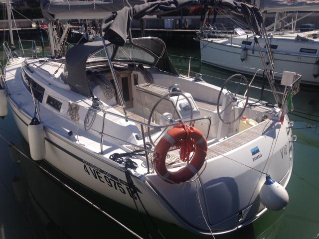 Book yachts online - sailboat - Bavaria Cruiser 34 - Vid - rent