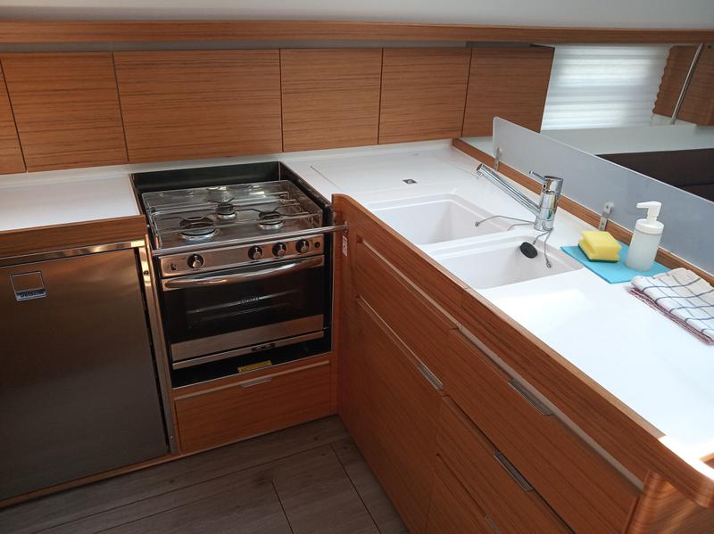 Book yachts online - sailboat - Elan Impression 45 BT - Knotty Buoy - rent