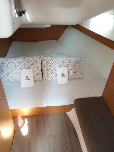 Book yachts online - sailboat - Elan Impression 45 BT - Knotty Buoy - rent