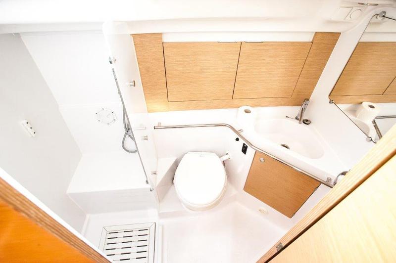 Book yachts online - sailboat - Elan Impression 45 BT - Luma with A/C - rent