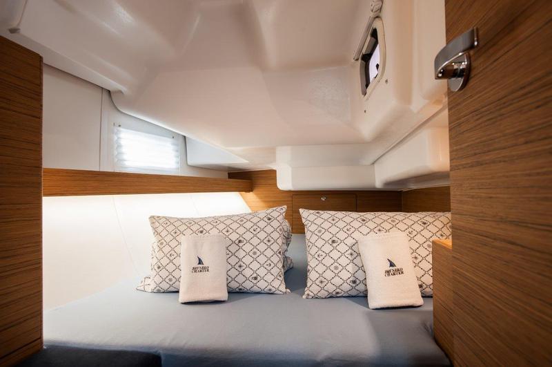 Book yachts online - sailboat - Elan Impression 40 - FORTISS with A/C - rent