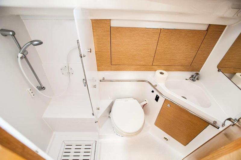 Book yachts online - sailboat - Elan Impression 45 BT - Reina Del Mar with A/C - rent